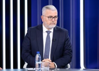 “Kur qyteti po të mbytet, mbyll saraçineskën”, deputeti pro idesë së Ramës për mbylljen e TikTok-ut