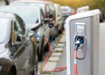 Rritja e importit ka nxitur kërkesën/ Nevojitet instalimi i më shumë pikave të karikimit për automjetet elektrike
