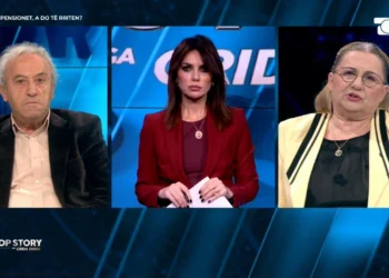 “Jemi bërë si lypsa, u pimë gjakun fëmijëve”, pensionistët: Nuk na del as për ilaçe, për të ardhur turp