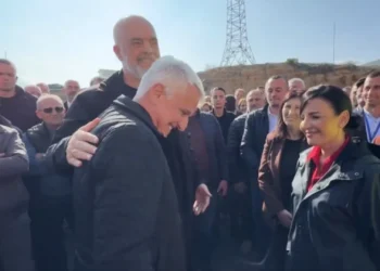 Hapja e Urës së Madhe në Kukës/ “Mos u plaksh kurrë”, Rama batuta me qytetarin: Kemi Pandin…