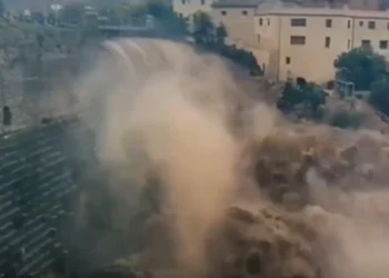VIDEO/ Përmbytjet në Spanjë, diga 2000 vjeçare e ndërtuar nga romakët parandalon tragjedinë