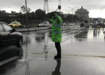 Reshjet e dendura te shiut/ Policia rrit prezencën në rrugë, apel për kujdes të shtuar nga drejtuesit e automjeteve