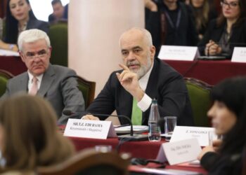 VIDEO / Rama merr pjesë në “Komisionin Xhafaj”: Anti-korrupsioni, proces patriotik! Negociatat me BE…
