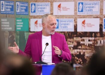 Promovimi i librit / Sokol Balla: Gjërat në botë janë përmbysur, në Shqipëri televizioni jeton edhe këtë dekadë