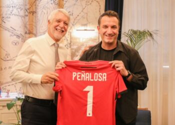 Veliaj i dhuron “Çelësin e Qytetit”, ish kryebashkiaku Enrique Penalosa: Tirana shembull për shumë bashki në Ballkan