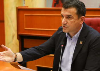 Mbledhja e Këshillit Bashkiak, Veliaj: Nga 1 janari, pensionistët do të udhëtojnë falas me autobus në Tiranë