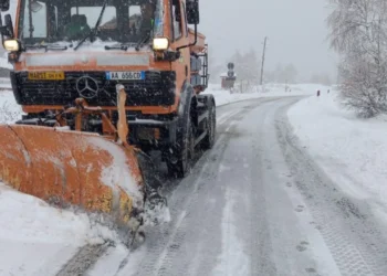Reshjet e dëborës/ Vështirësi në qarkullimin e mjeteve dhe probleme me energjinë elektrike në qarkun e Kukësit