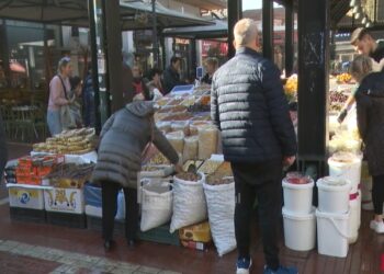 Darka e ndërrimit të viteve, qytetarët ankohen për çmimet: Janë shumë shtrenjtë!