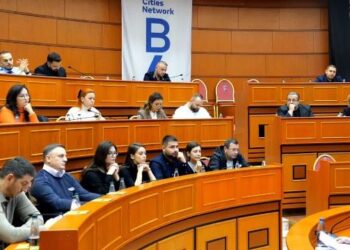 Vendimi i Këshillit Bashkiak, Teatri tek Parku i Madh i Liqenit të Tiranës do të mbajë emrin e Mirush Kabashit