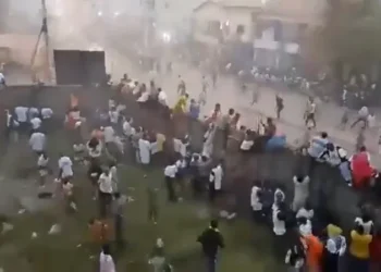 Kur futbolli del përtej “fushës së blertë/ Tragjedi në Guinea, 52 të vdekur nga përleshjet mes tifozerive, shkak u bë… (VIDEO)