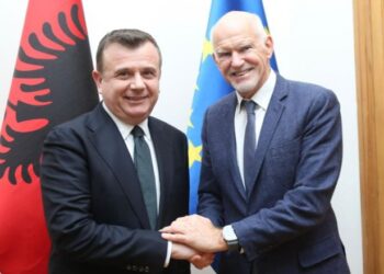Balla takohet me ish-kryeministrin grek Papandreu, zbardhet fokusi i diskutimit