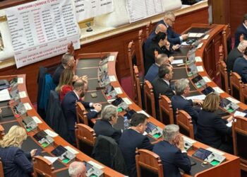 KUVENDI LIVE! Berisha ulet krah Nokës dhe kërkon 1 minutë heshtje për Repishtin! 55 amendamente për Buxhetin