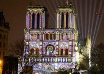 Mbi 1500 të ftuar nga e gjithë bota/ Nis ceremonia e hapjes së Katedrales së Notre-Dame mbledh liderët botërorë në Paris
