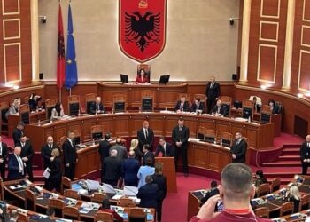 Debate në Parlament/ Quajti Manastirliun “hajdute”, Spiropali i heq fjalën Zhupës! Noka nuk heq dorë nga ‘trazirat’
