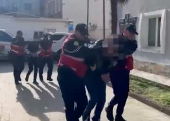 Shpërndanin doza me lëndë narkotike, tre të arrestuar në Vlorë