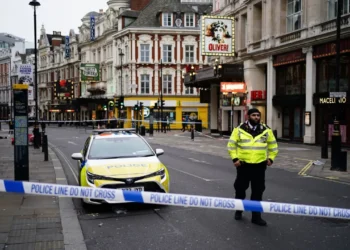 Prag tragjedie në Londër! Një person tenton të përplasë me makinë këmbësorët, si paraqitet gjendja e të plagosurve