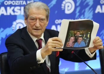 Pse Sali Berisha po e baltos Altin Dumanin?