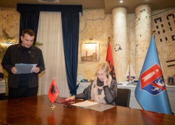 FOTO / Mori nënshtetësinë shqiptare, kush është rusja Marina, e bija e balerinës së njohur të TKOB