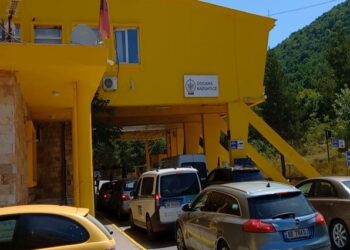 Emigrantët kthehen për festat e fundvitit, lëvizje e shtuar në Kapshticë