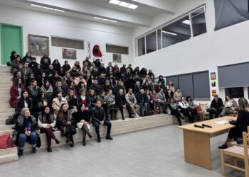 Rama ndan pamjet: Vijon këshillimi i gjerë me prindërit për kufizimin e ‘TikTok