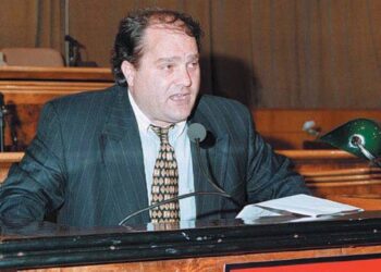 Dosier shtator 1992/ Azem Hajdari: Kur shkoj te fëmija im në darkë dhe ai më pyet “Pse deshe të më lësh jetim?” Dhe unë dua t’i them…