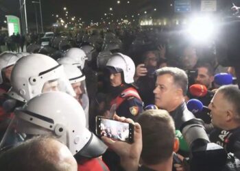 PD bllokon Tiranën, Elezi: Protesta për të marrë vëmendjen e opinionit publik, beteja reale janë zgjedhjet!