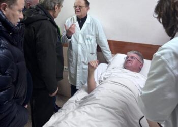 Berisha viziton Gjekmarkajn në spital, deputeti: Policët më morën frymën dhe…
