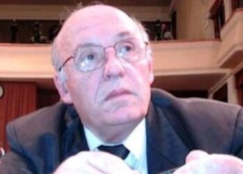 Mars 2002/ Humori i hidhur i Pjetër Arbnorit me Fatos Nanon dhe “gara” e persekutimit politik në një debat për kushtetueshmërinë e institucioneve të drejtësisë…