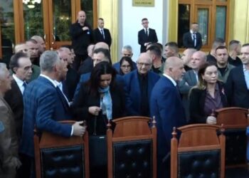 “SPAK po tregon se askush nuk është mbi ligjin”, Lapardhaja: Berisha rrënoi PD, deputetët ‘luftë’ për karrige të sigurt në Kuvend