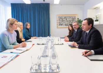 Dialogu/ Kallas zhvillon bisedime me Kurtin dhe Vuçiç: Anëtarësimi në BE vetëm pas normalizimit të raporteve