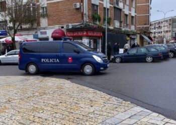 Vodhi tre herë brenda javës një dyqan, arrestohet grabitësi në Shkodër