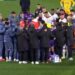 Panik në sfidën Fiorentina-Inter, humb ndjenjat në fushë futbollisti 22-vjeçar; dërgohet me urgjencë në spital