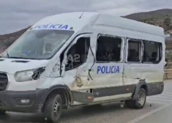 DETAJE / Aksidentohet furgoni i Policisë së Burgjeve në Përrenjas-Qafë Thanë