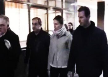 Dalin pamjet, Assad fotografohet në rrugët e Moskës me gruan e tij