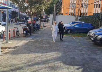 FOTOLAJM / Monika Kryemadhi paraqitet në SPAK, shoqërohet nga e bija