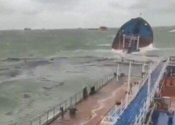 Dy anije ruse të mbushura me naftë fundosen në Detin e Zi, mbyten 29 anëtarë të ekuipazhit