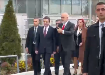 Kurti dhe Rama s’i ndalin diskutimet, nga Kuvendi në Qeverinë e Kosovës, por zgjat pak