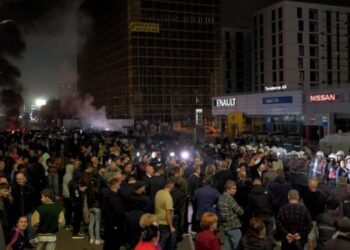 Protesta/ Deputetët e PD tregojnë momentet e tensioneve: Ilda Dhorin e morën zvarrë, na vunë përpara dhe po na hidhnin në Lanë!