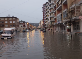 Reshjet e dendura të shiut, Bashkia e Vlorës mesazh qytetarëve. Çfarë paralajmëron