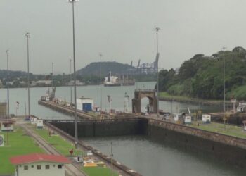 Trump “ngul” flamurin amerikan në kanalin e Panamasë, kërkon edhe Grenlandën