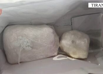 Hiqen 900 gr kokainë nga tregu në kryeqytet, arrestohet 22 vjeçari