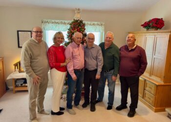 Mendonte se ishte fëmijë i vetëm, 75-vjeçari takohet për herë të parë me vëllezërit dhe motrën