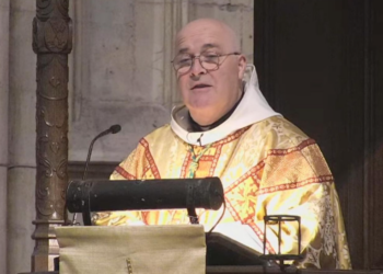 Nën “uraganin” e kritikave për abuzime seksuale, Kryepeshkopi i Jorkut: Kisha e Anglisë duhet të gjunjëzohet në pendim