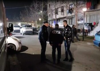 E rëndë në Durrës, i moshuari gjendet i masakruar me thikë në banesë