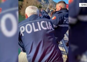 U hodh nga Ura e Bahçallëkut, shpëtohet i moshuari nga dy efektivë policie