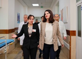 Nata e ndërrimit të viteve, Koçiu: Mbi 2 000 mjekë dhe infermierë në gatishmëri