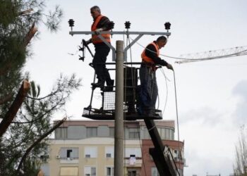 “Mos i lini për në darkë gatimet”, masat e OSHEE për Vitin e Ri: Në gatishmëri për çdo situatë