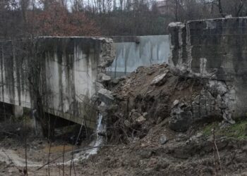 “Autorët të mbajnë përgjegjësi”, ministri britanik dënon sulmin në Zubin Potok: Duhet hetim urgjent