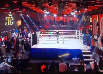 Skandaloze në Tiranë! Boksieri serb del në ring me këngë anti-Kosovë, por mundet nga shqiptari