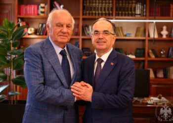 Begaj uron ish-Presidentin Alfred Moisiu në 95-vjetorin e lindjes: Model frymëzues për politikën shqiptare